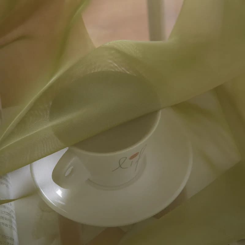 Zasłony na okno sypialni Tulle